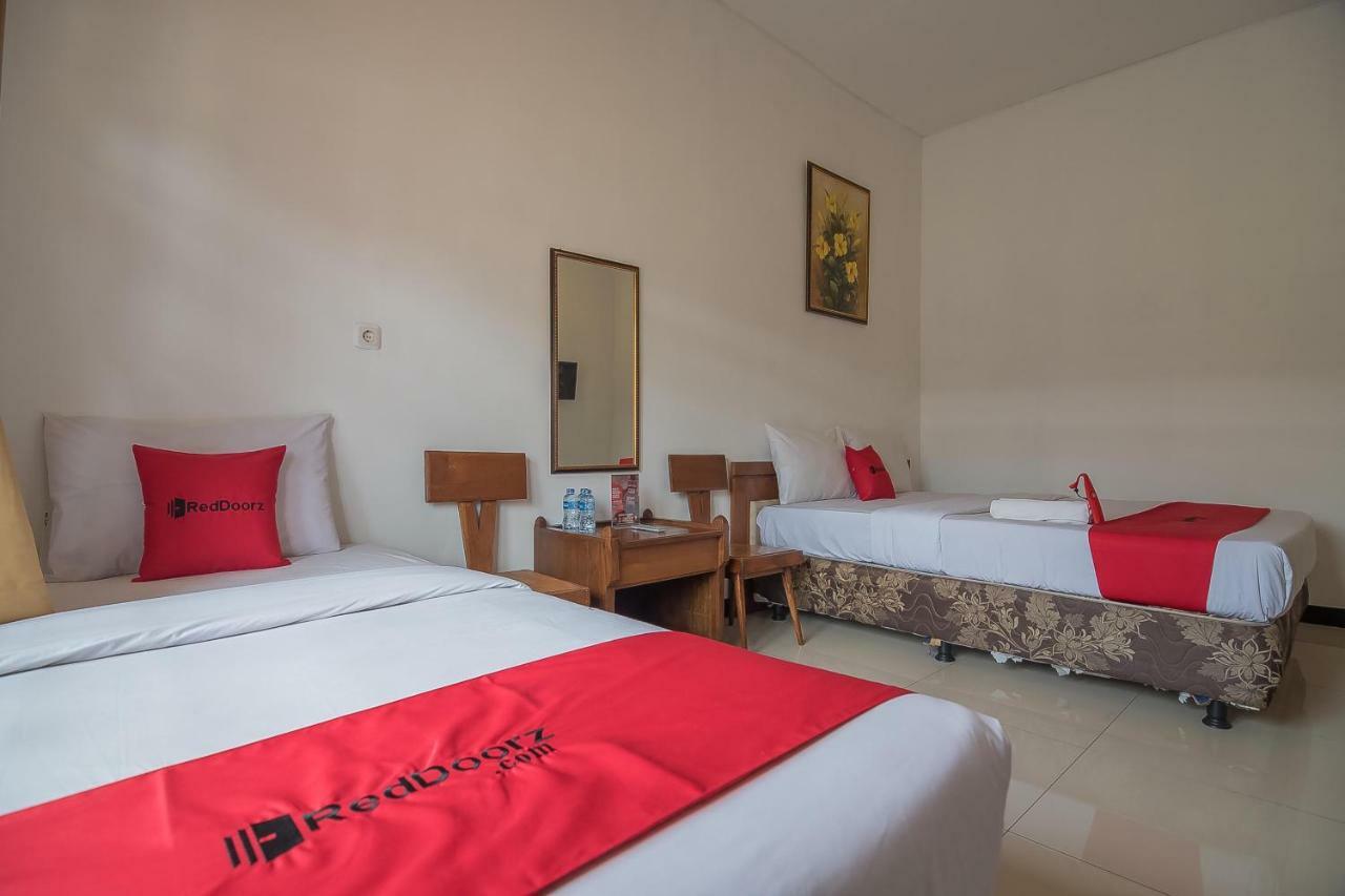 Reddoorz @ Maribaya Street 2 Hotel Lembang Bagian luar foto