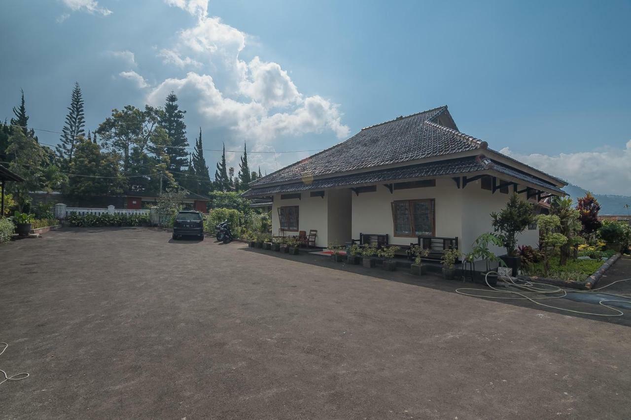 Reddoorz @ Maribaya Street 2 Hotel Lembang Bagian luar foto