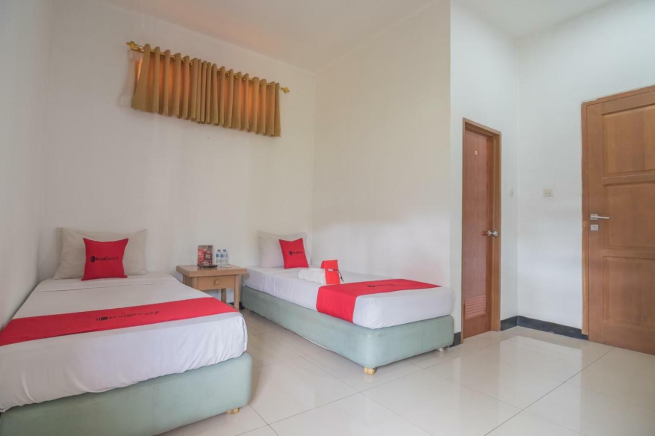 Reddoorz @ Maribaya Street 2 Hotel Lembang Bagian luar foto