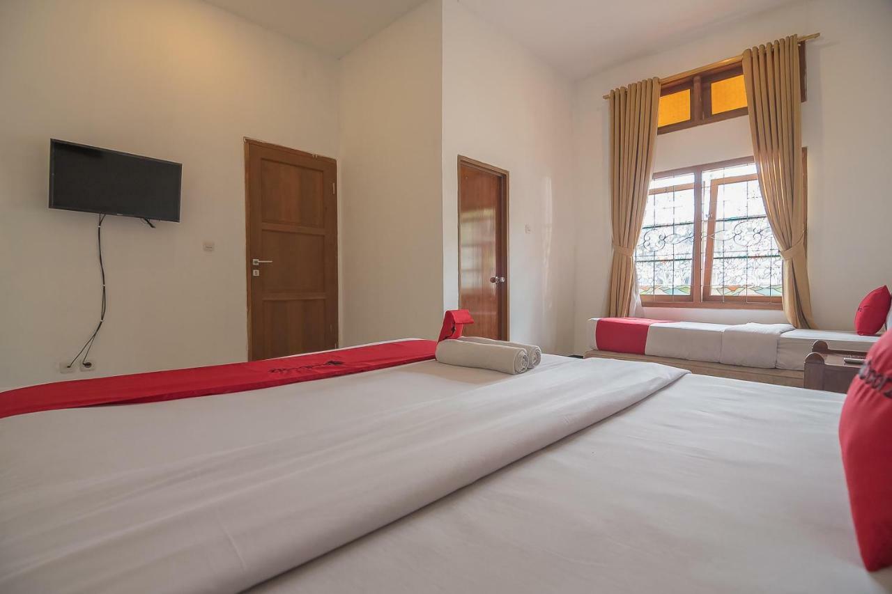 Reddoorz @ Maribaya Street 2 Hotel Lembang Bagian luar foto