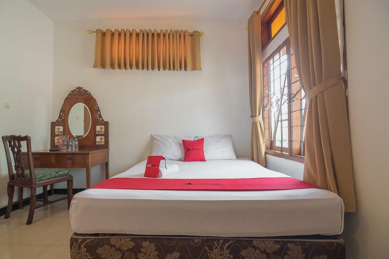 Reddoorz @ Maribaya Street 2 Hotel Lembang Bagian luar foto