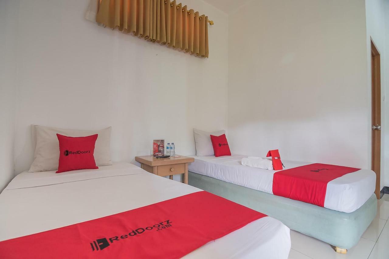 Reddoorz @ Maribaya Street 2 Hotel Lembang Bagian luar foto